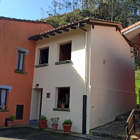 Ereba, Casa En Nueva A 3 Km De La Playa Ca-33-as 度假居